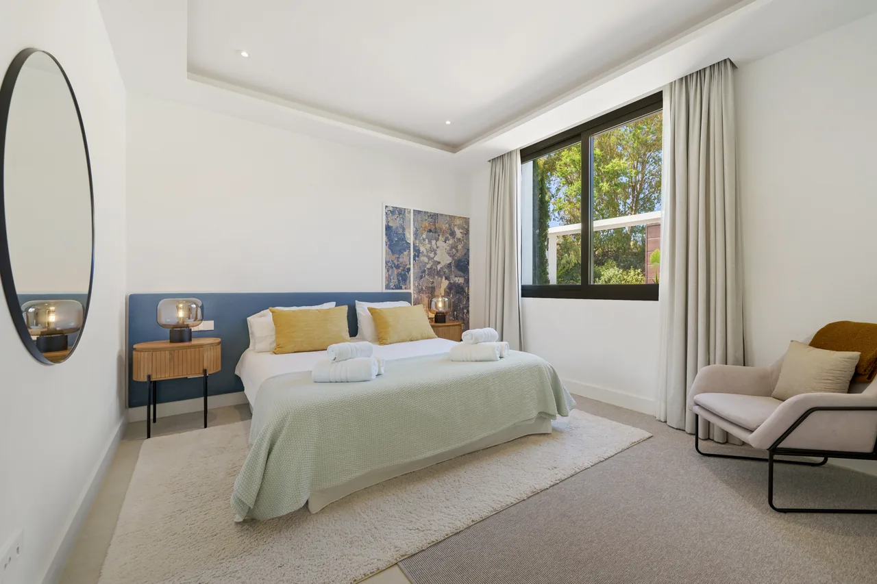 6-bedroom villa in Altos de Puente Romano with private pool and private garden — image 45