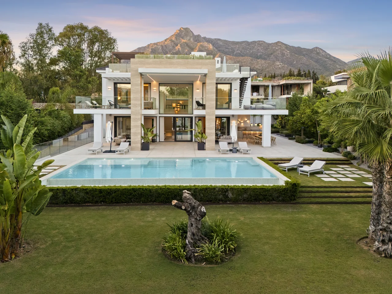 6-bedroom villa in Altos de Puente Romano with private pool and private garden — image 53