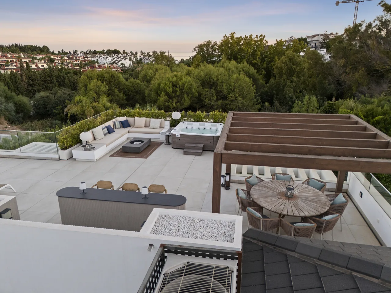 6-bedroom villa in Altos de Puente Romano with private pool and private garden — image 57
