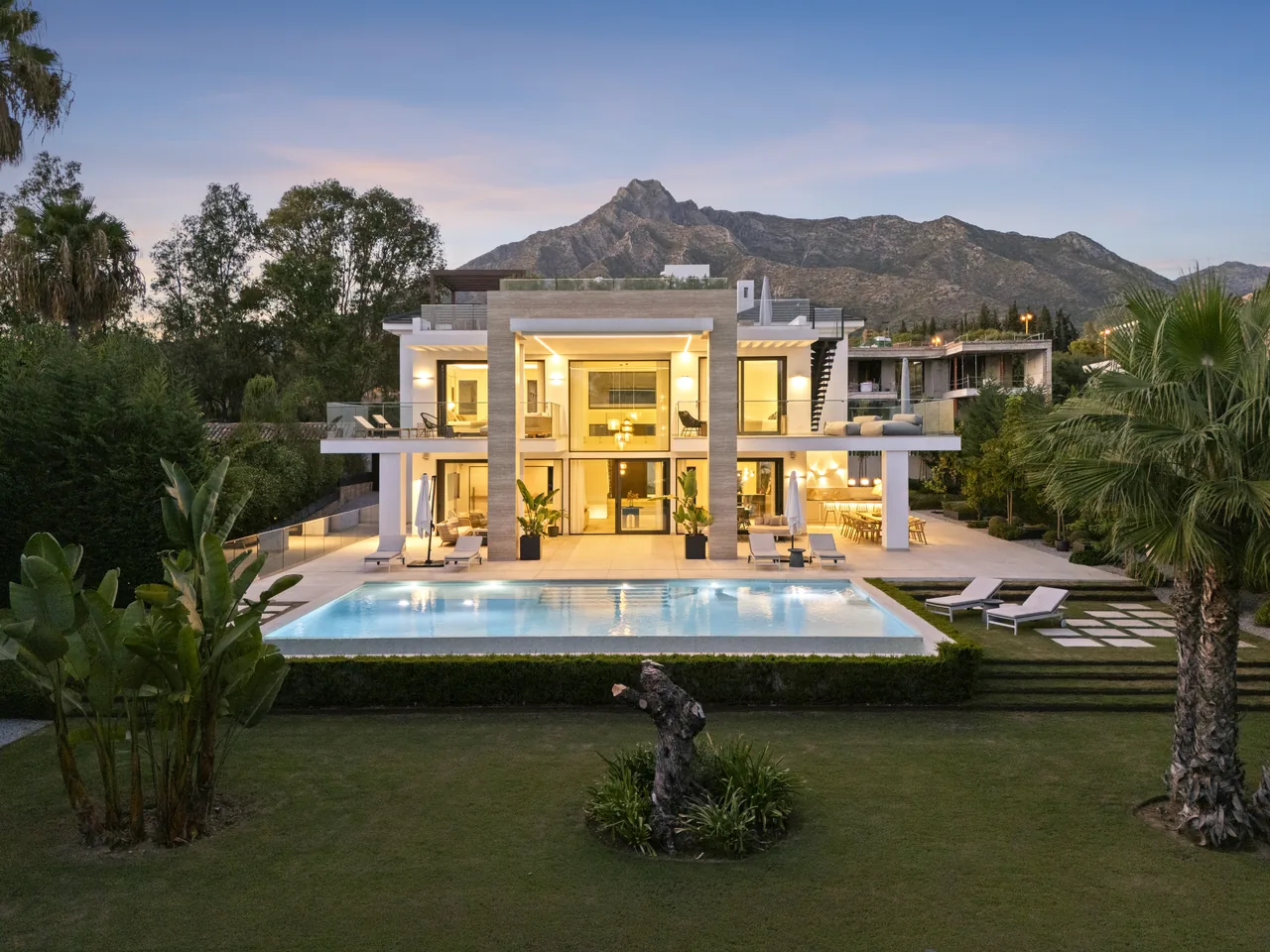 6-bedroom villa in Altos de Puente Romano with private pool and private garden — image 58