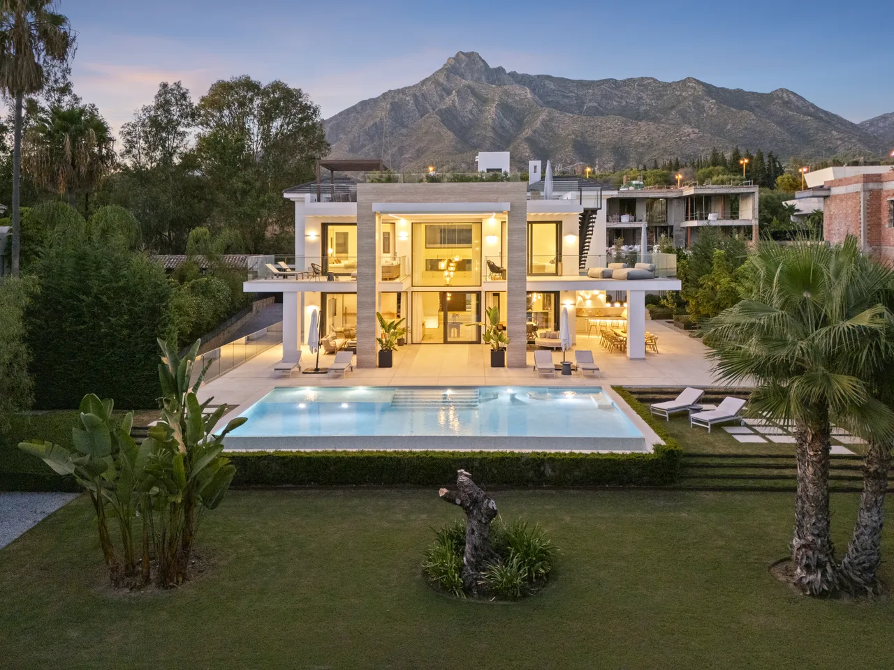 6-bedroom villa in Altos de Puente Romano with private pool and private garden — image 59