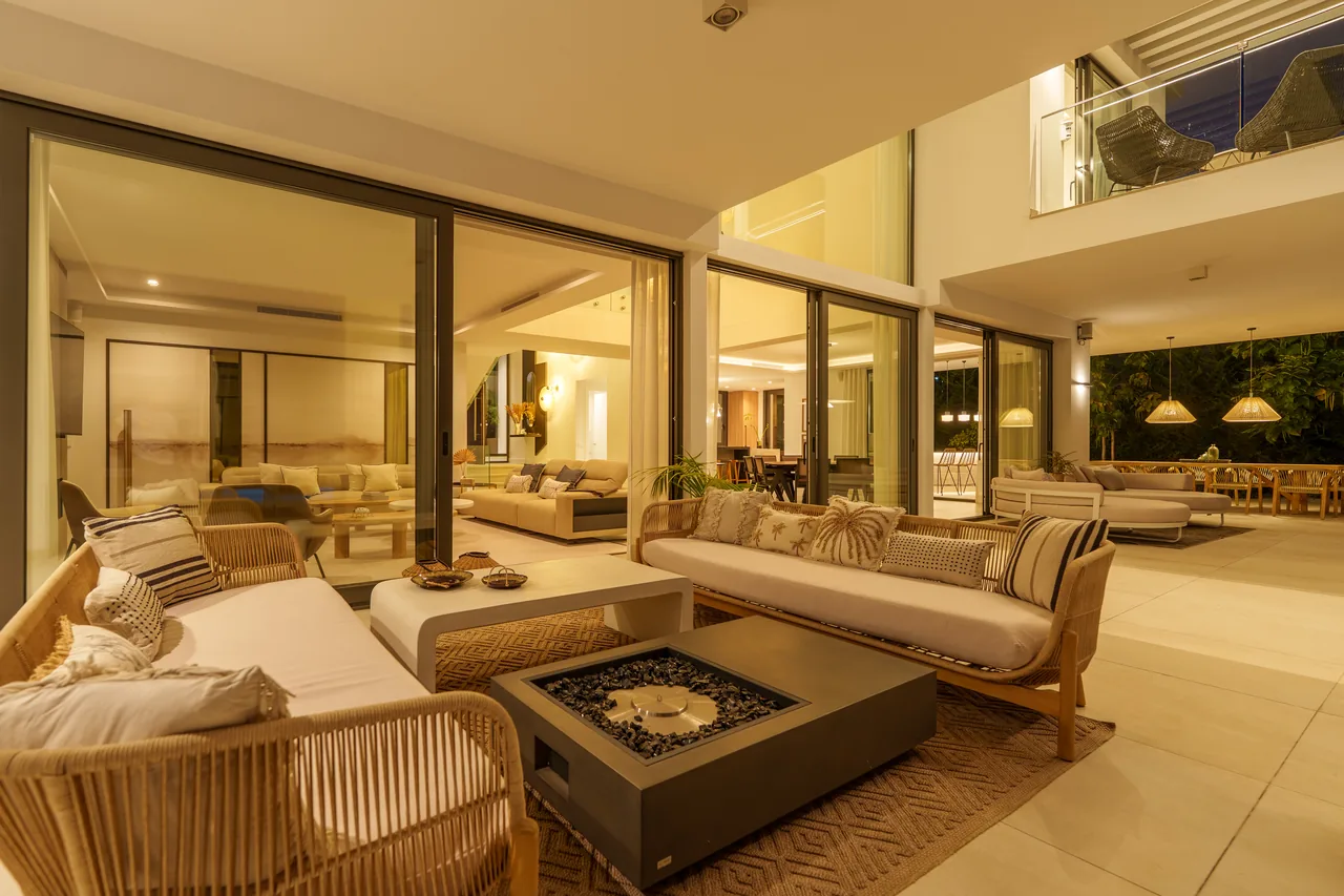 6-bedroom villa in Altos de Puente Romano with private pool and private garden — image 63
