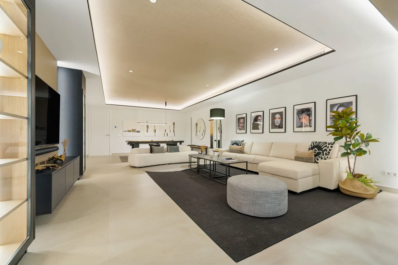 6-bedroom villa in Altos de Puente Romano with private pool and private garden — image 67