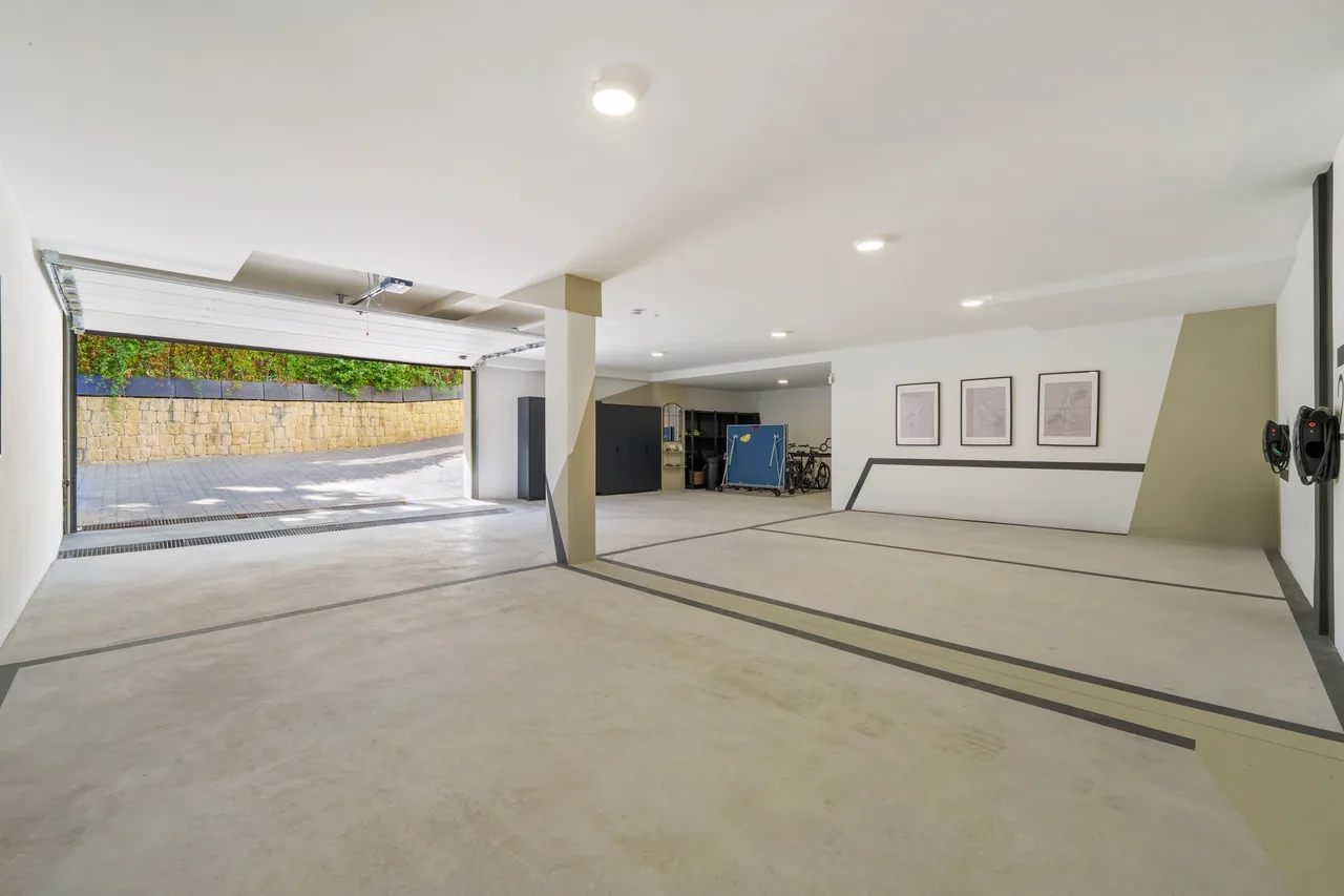 6-bedroom villa in Altos de Puente Romano with private pool and private garden — image 69