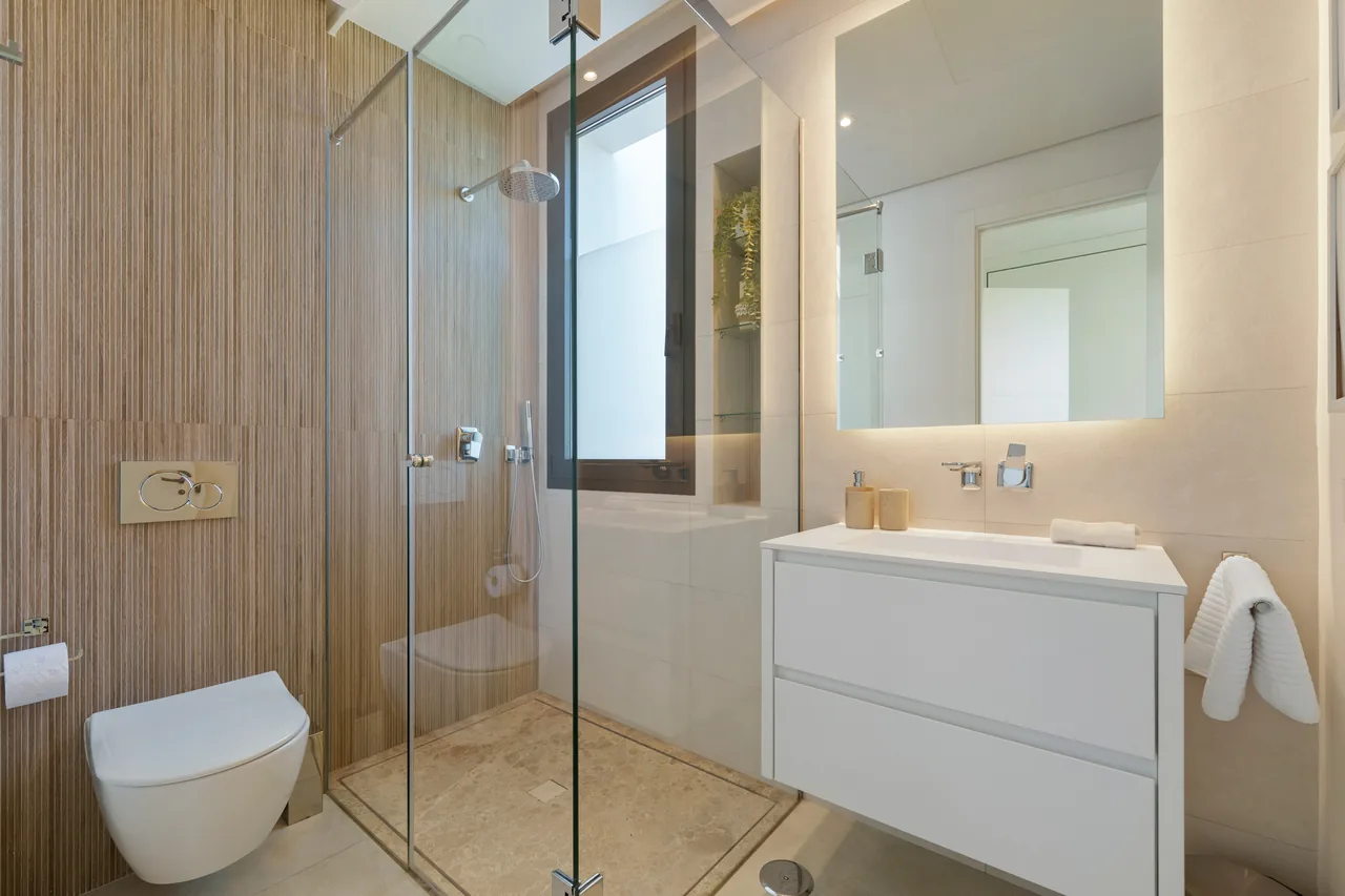 6-bedroom villa in Altos de Puente Romano with private pool and private garden — image 72