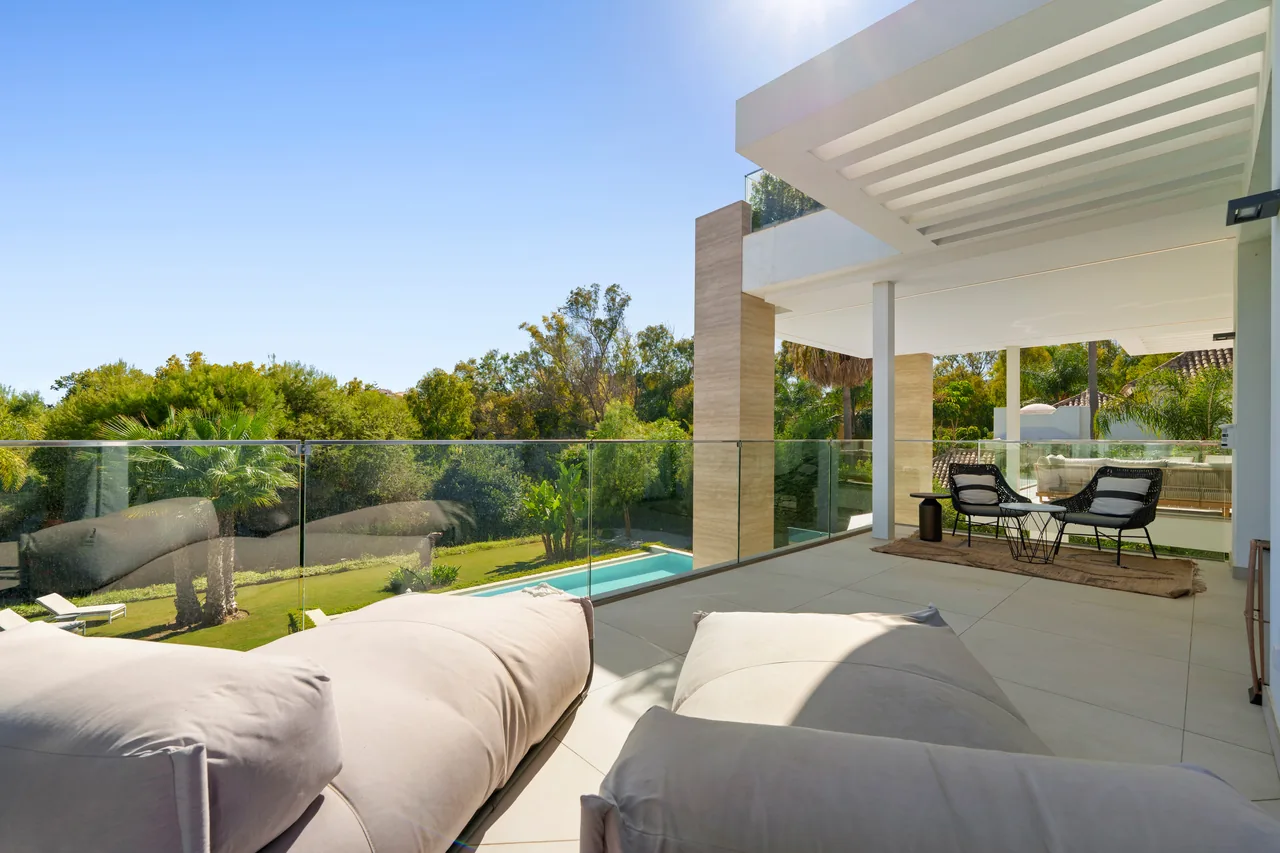 6-bedroom villa in Altos de Puente Romano with private pool and private garden — image 76