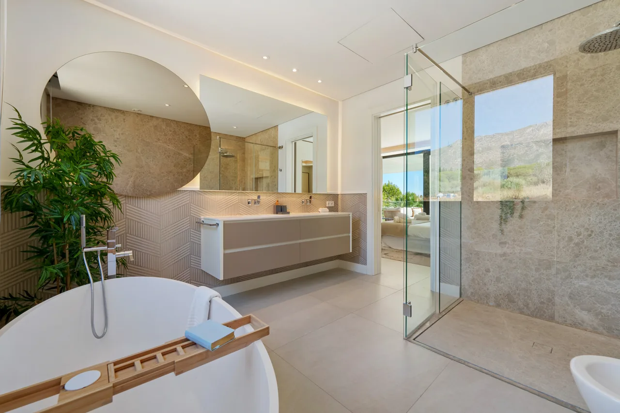 6-bedroom villa in Altos de Puente Romano with private pool and private garden — image 81