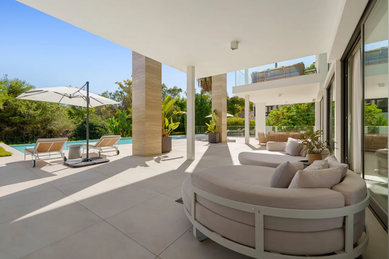 6-bedroom villa in Altos de Puente Romano with private pool and private garden — image 83