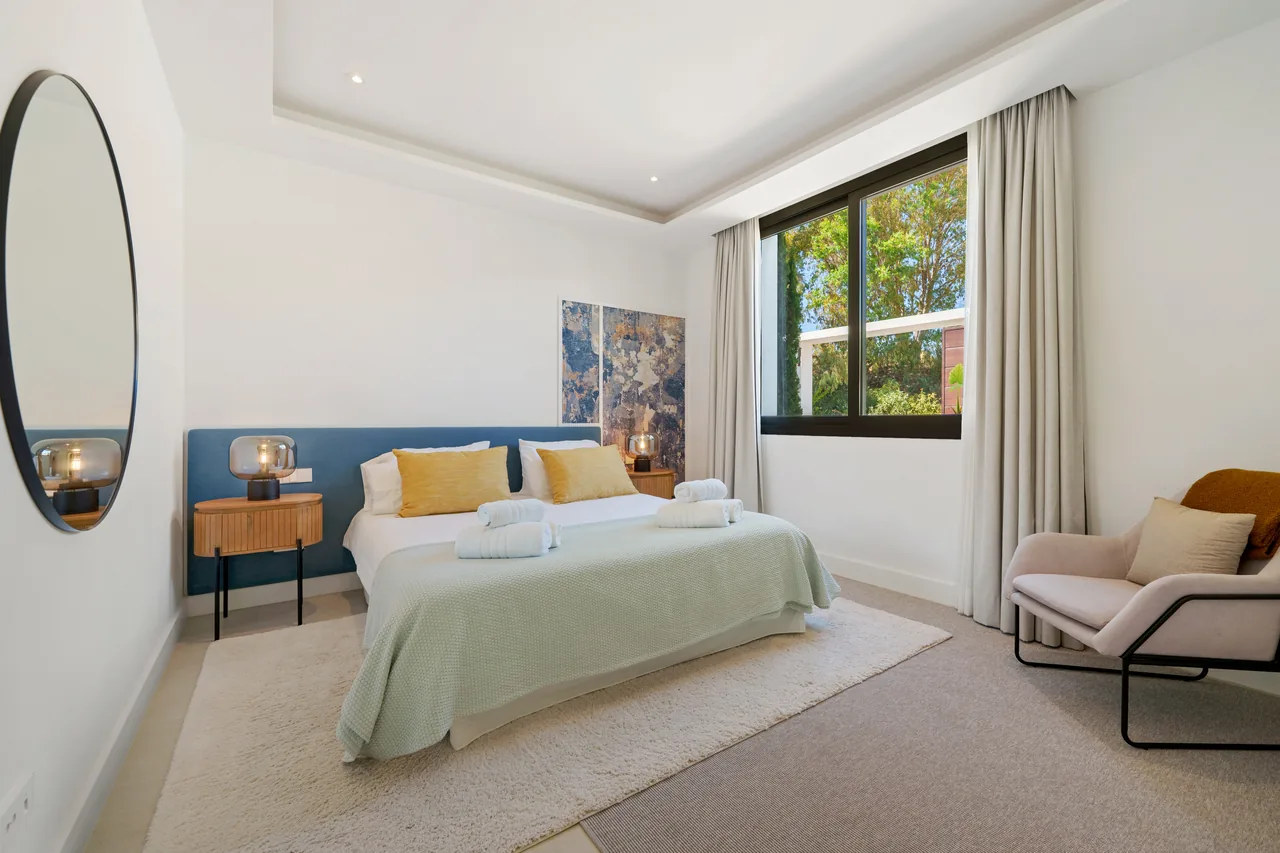 6-bedroom villa in Altos de Puente Romano with private pool and private garden — image 96