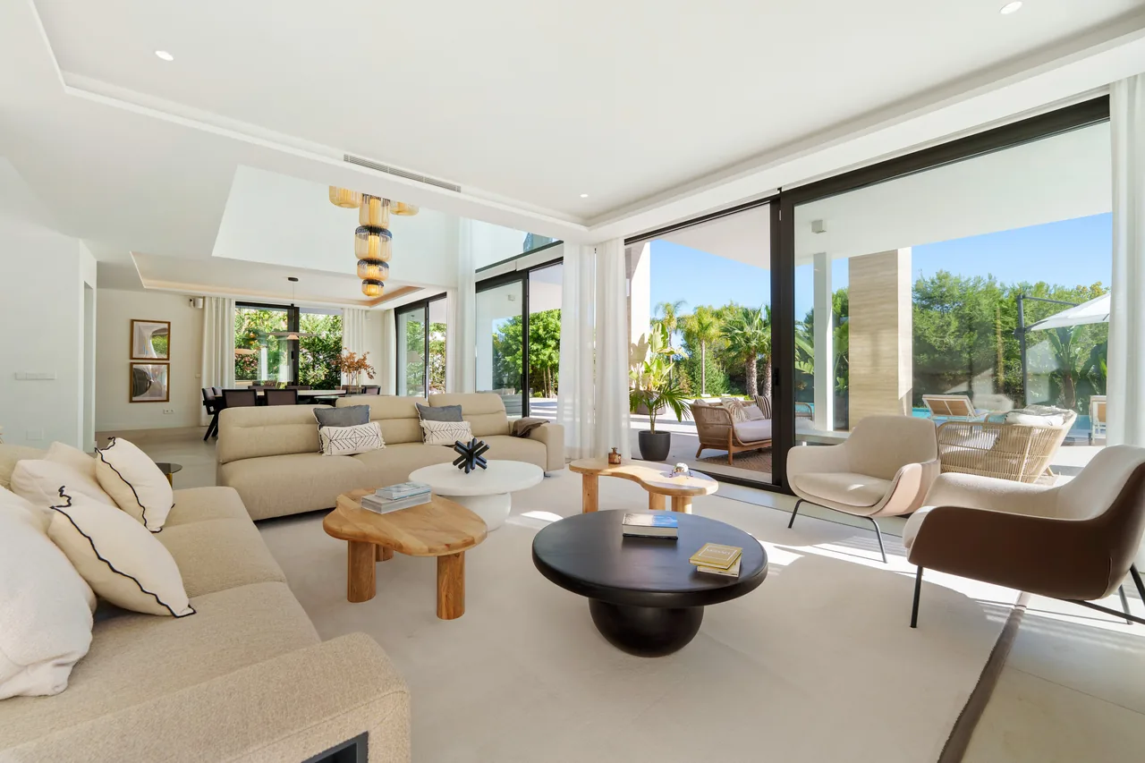 6-bedroom villa in Altos de Puente Romano with private pool and private garden — image 100