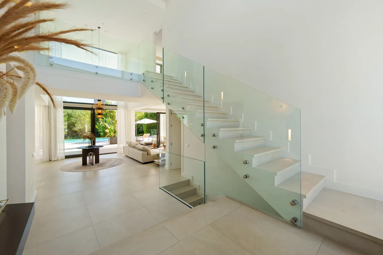 6-bedroom villa in Altos de Puente Romano with private pool and private garden — image 101