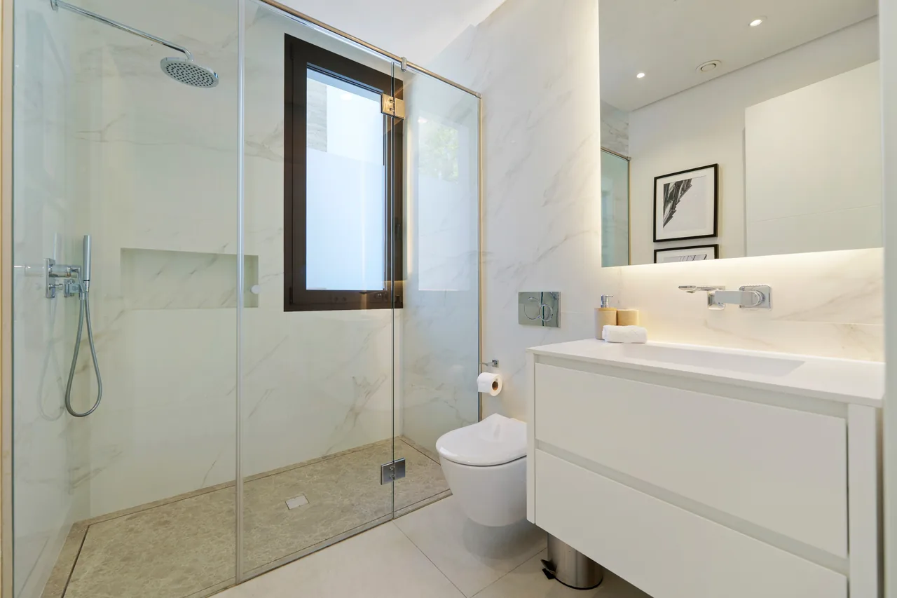 6-bedroom villa in Altos de Puente Romano with private pool and private garden — image 107
