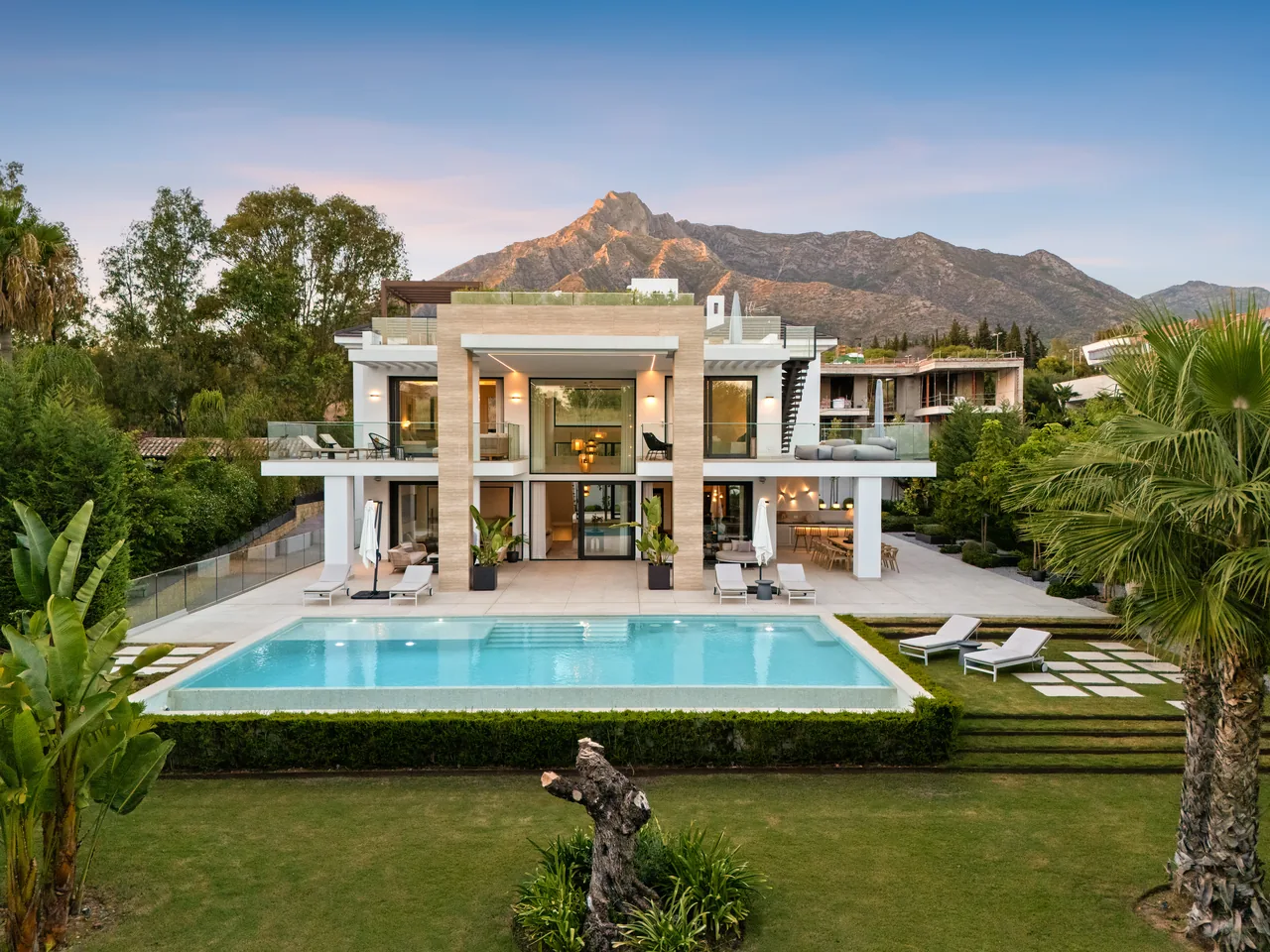 6-bedroom villa in Altos de Puente Romano with private pool and private garden — image 114