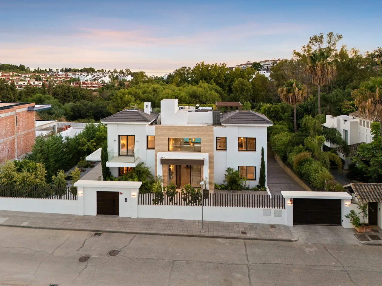 6-bedroom villa in Altos de Puente Romano with private pool and private garden — image 116