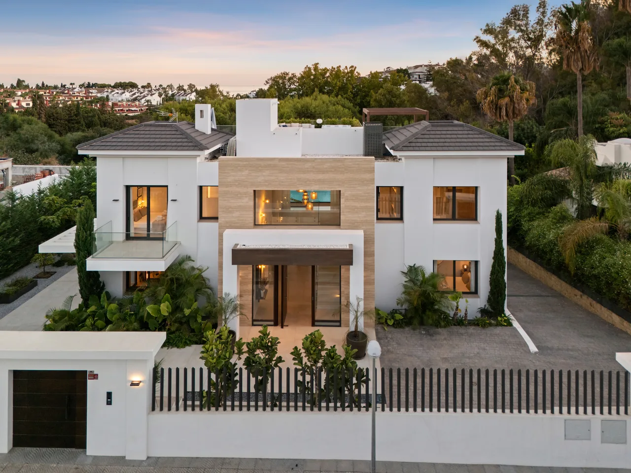 6-bedroom villa in Altos de Puente Romano with private pool and private garden — image 117