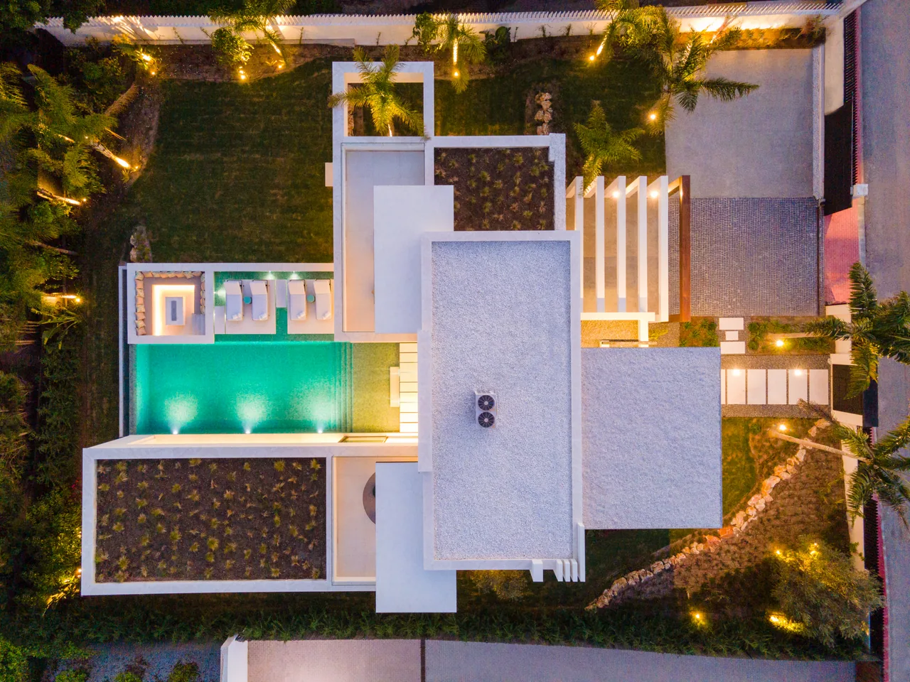 5-bedroom villa in Las Brisas with private pool and private garden — image 3