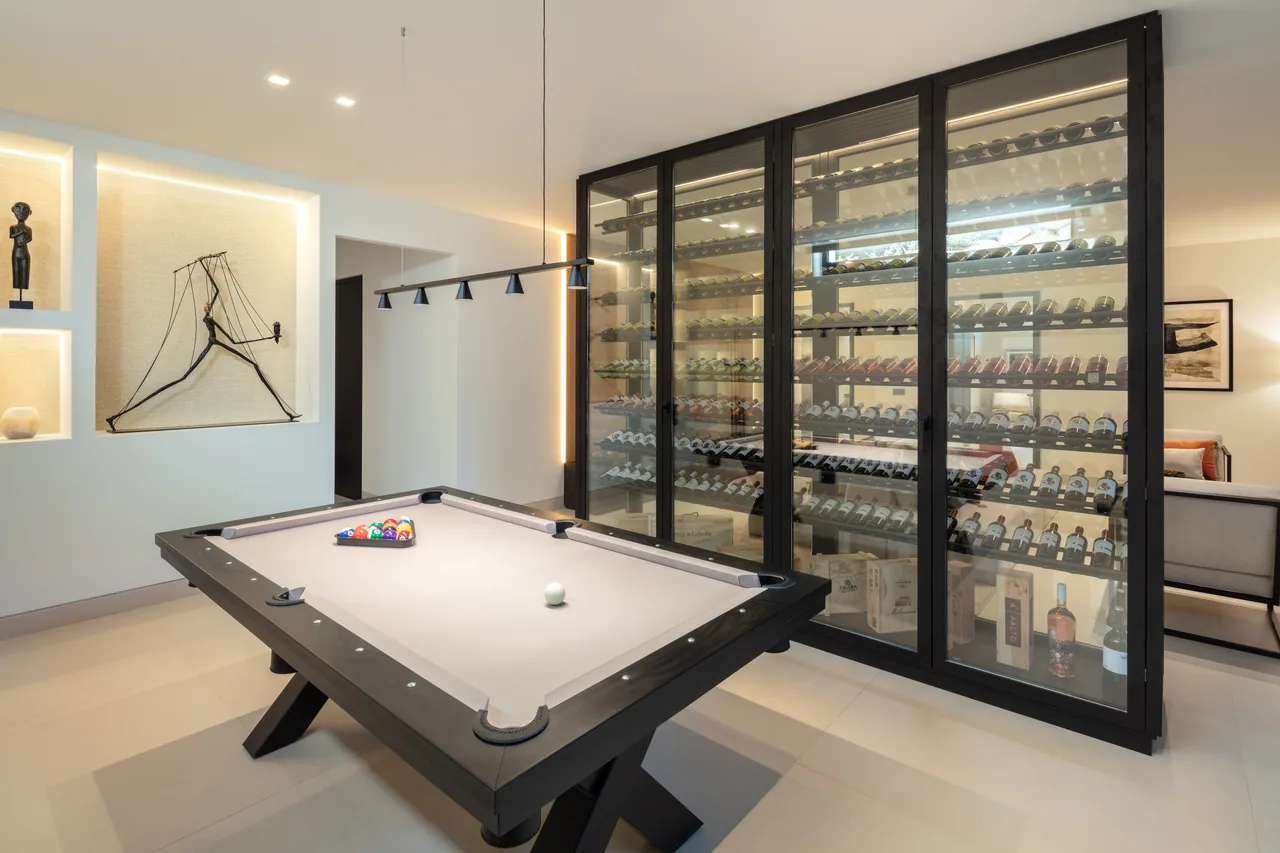 5-bedroom villa in Las Brisas with private pool and private garden — image 14