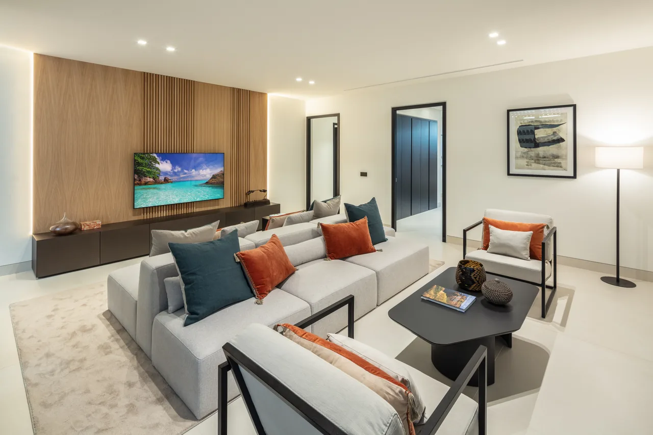 5-bedroom villa in Las Brisas with private pool and private garden — image 17