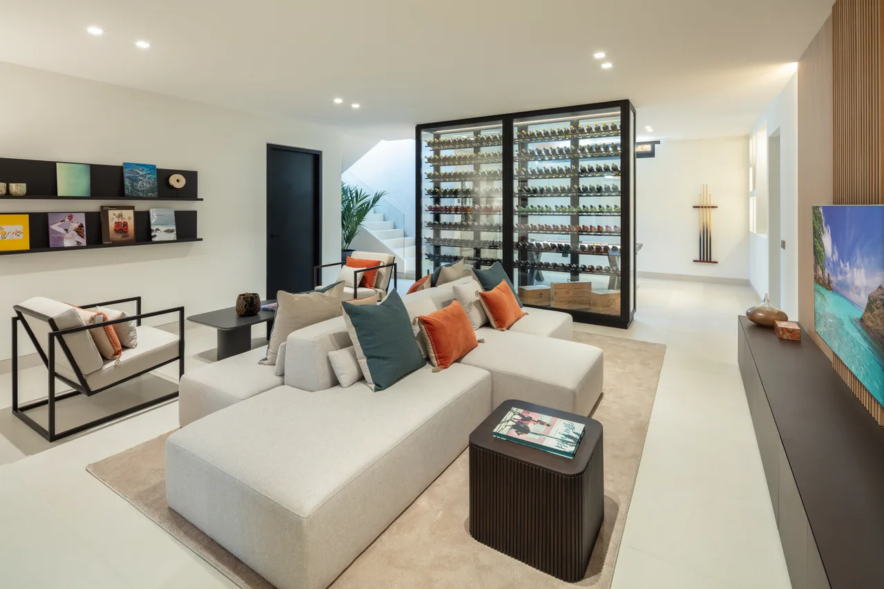 5-bedroom villa in Las Brisas with private pool and private garden — image 18