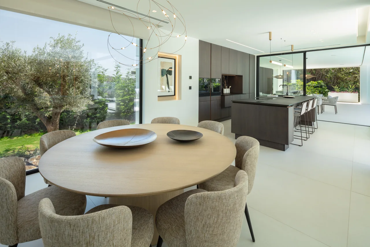 5-bedroom villa in Las Brisas with private pool and private garden — image 20