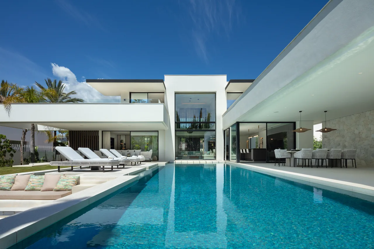 5-bedroom villa in Las Brisas with private pool and private garden — image 26