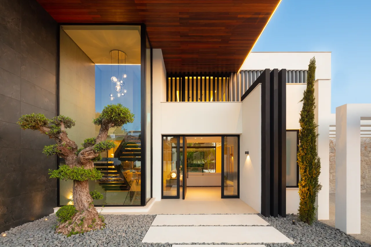 5-bedroom villa in Las Brisas with private pool and private garden — image 27