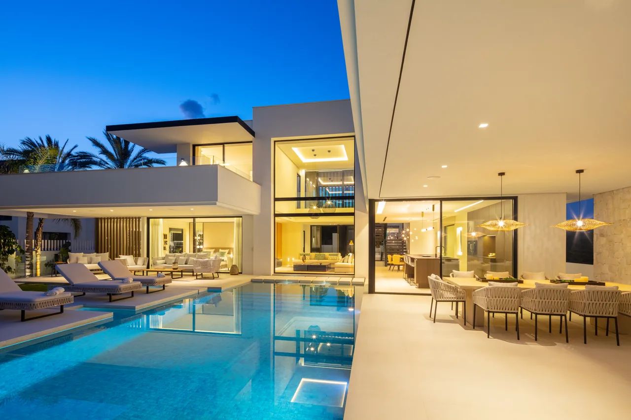 5-bedroom villa in Las Brisas with private pool and private garden — image 29