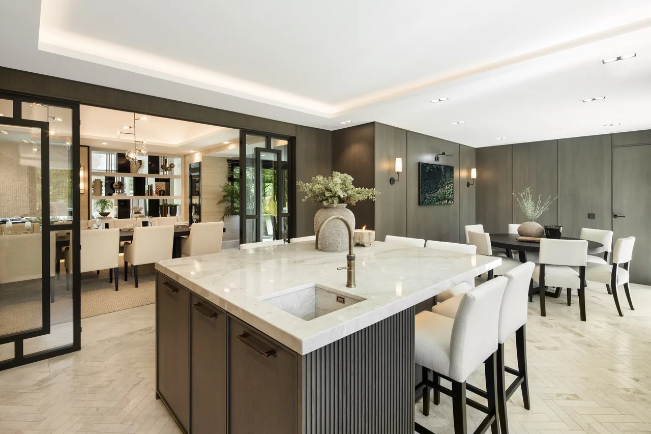 7-bedroom villa in Las Brisas with golf setting and private pool — image 12