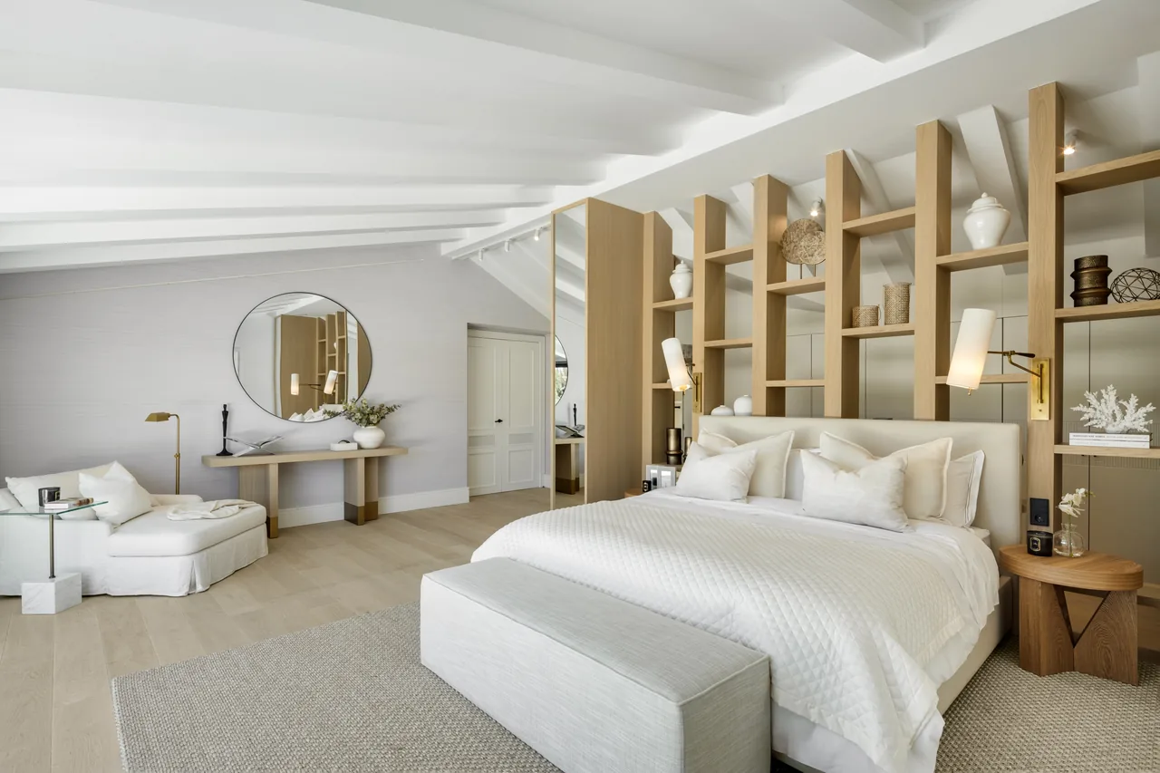 7-bedroom villa in Las Brisas with golf setting and private pool — image 21