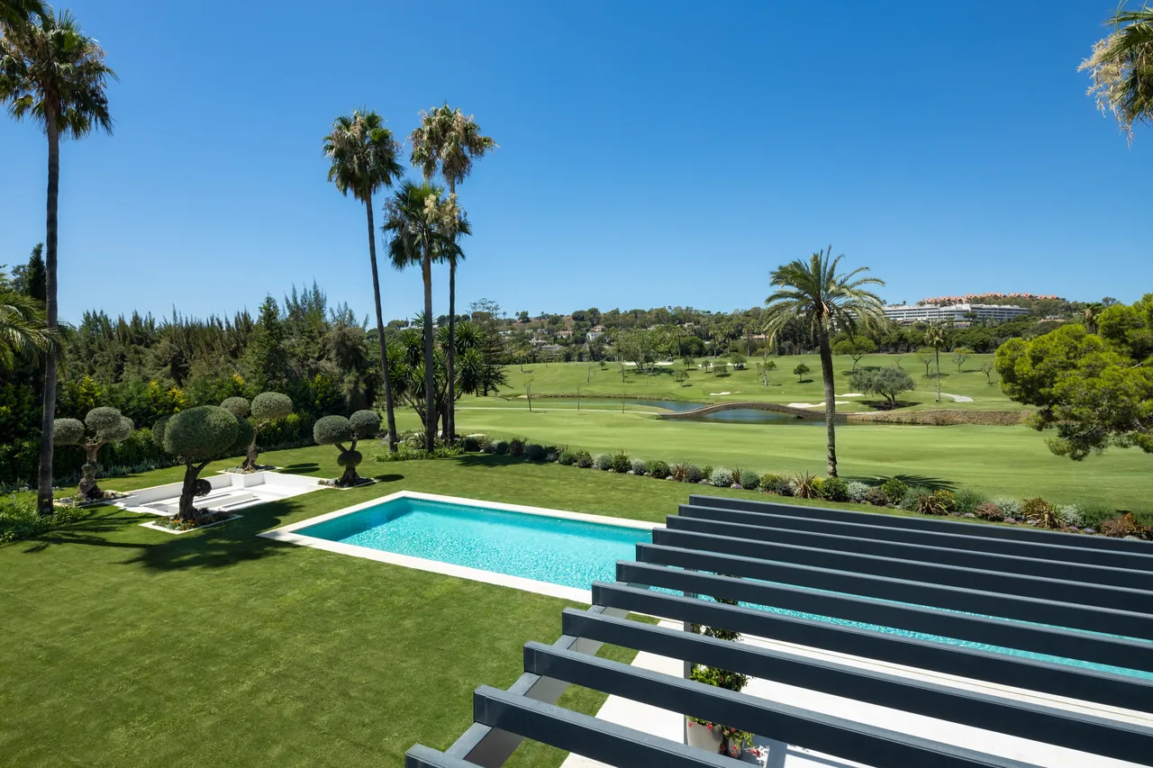7-bedroom villa in Las Brisas with golf setting and private pool — image 22