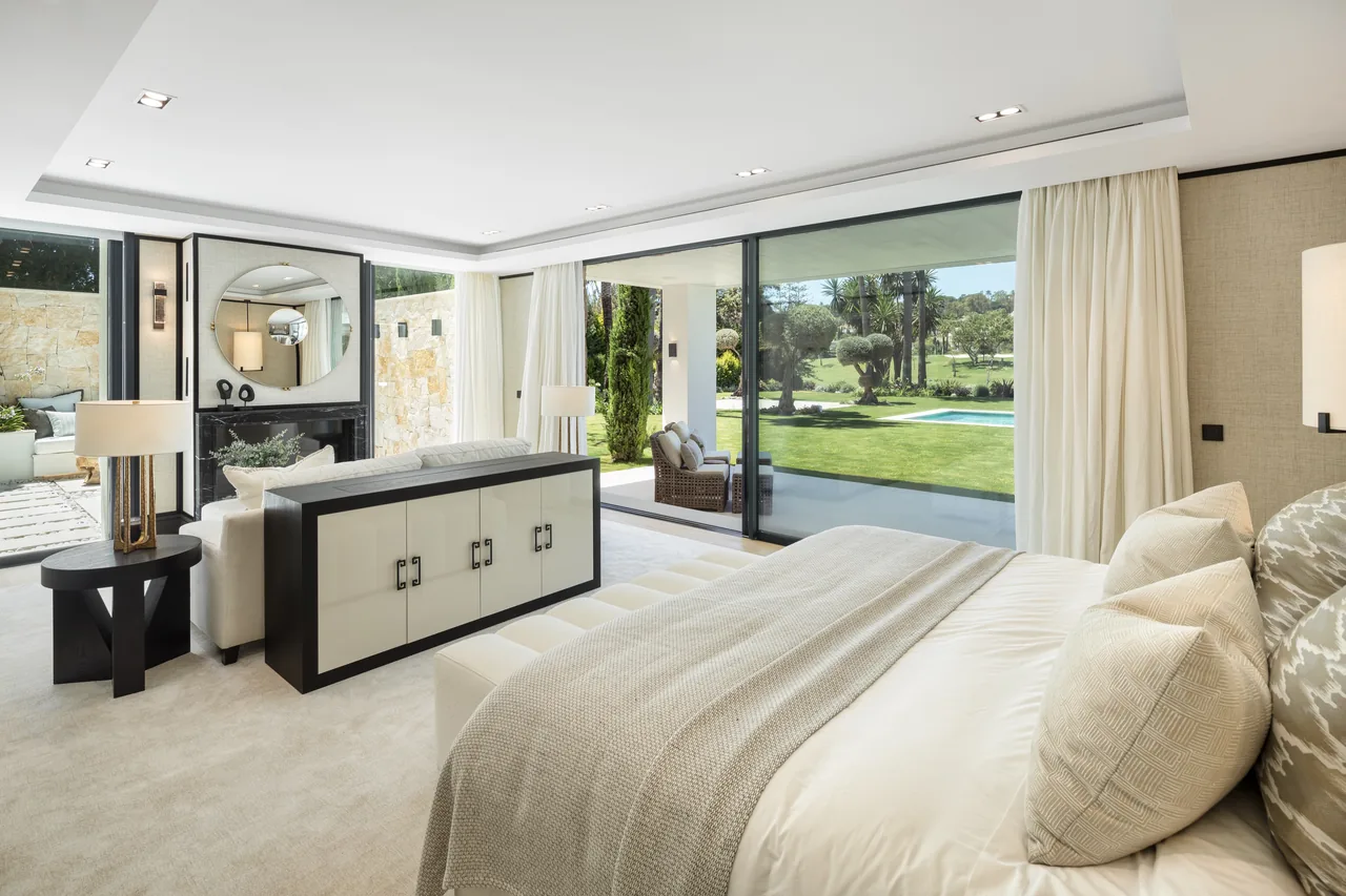 7-bedroom villa in Las Brisas with golf setting and private pool — image 25