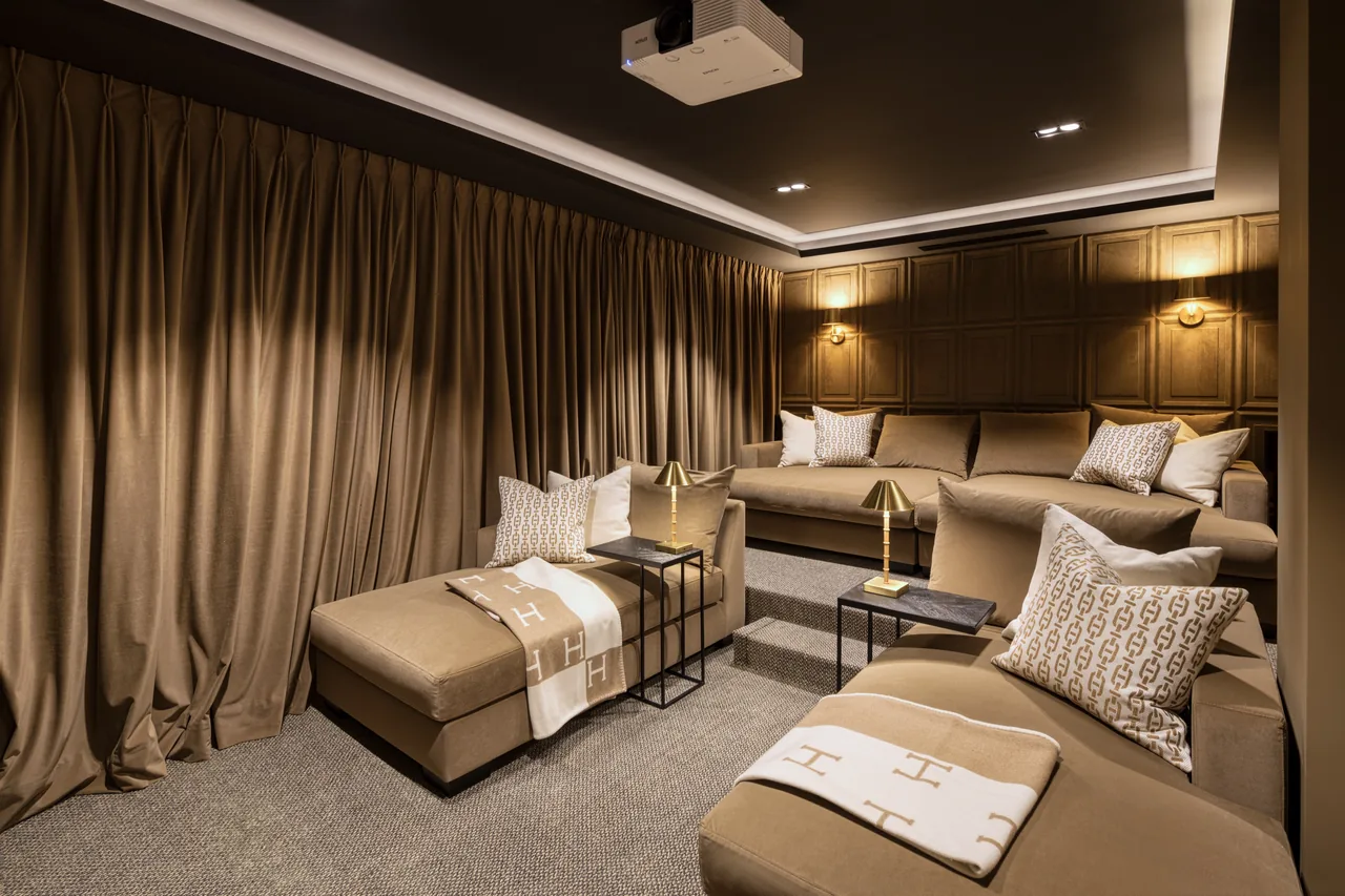 7-bedroom villa in Las Brisas with golf setting and private pool — image 27
