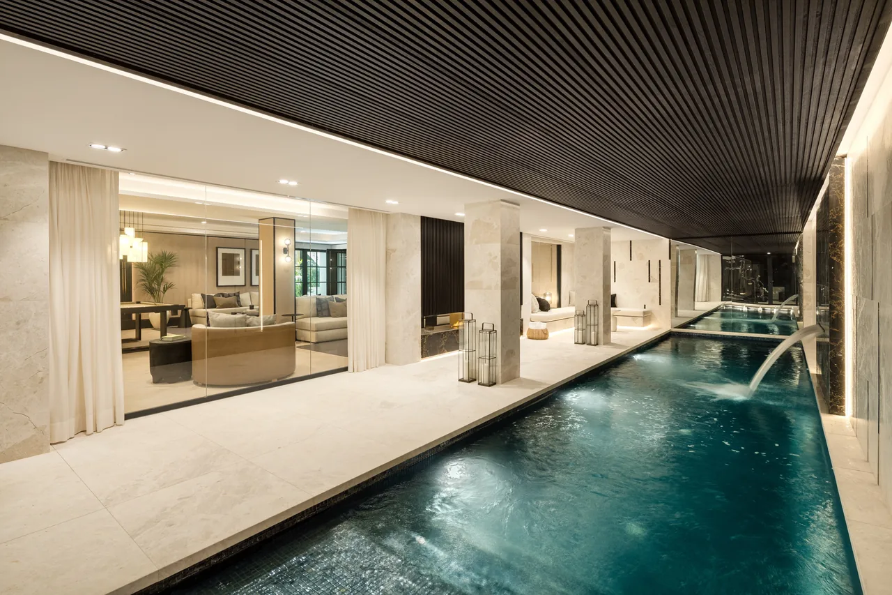 7-bedroom villa in Las Brisas with golf setting and private pool — image 30