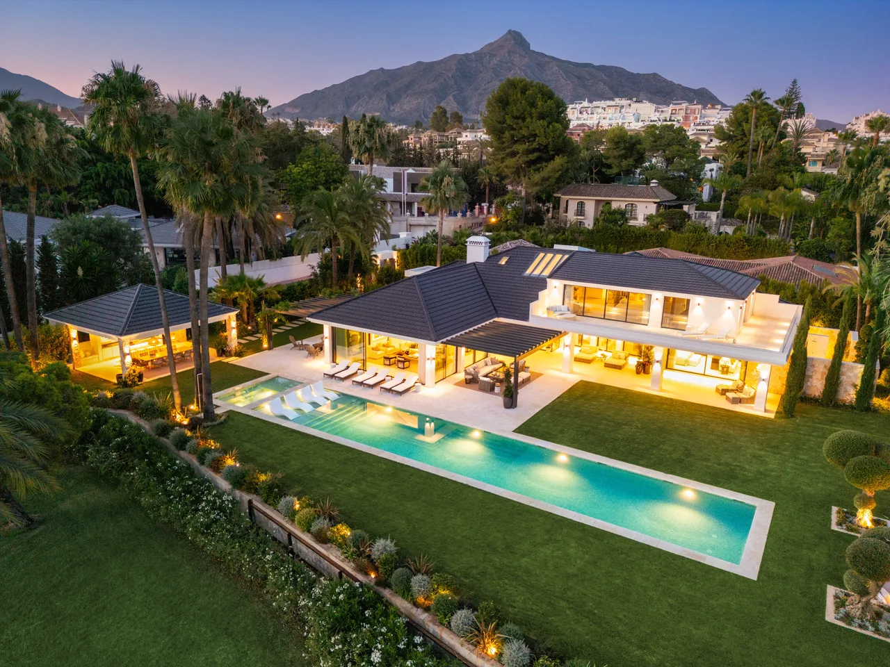 7-bedroom villa in Las Brisas with golf setting and private pool
